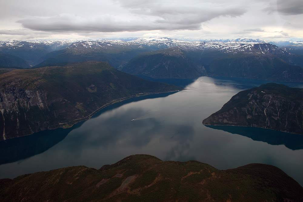 Zwischen Fagernes und Florø: Fjorde mit eiskaltem Gletscherwasser und hunderte Meter hohen Steilwänden
